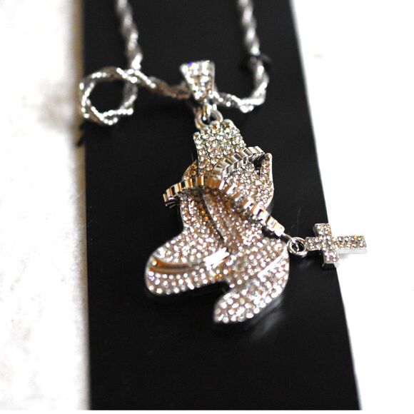 NIP Jewel House Crystal Praying Hands W/Cross Silver Tone Twisted Rope Necklace - Picture 1 of 4